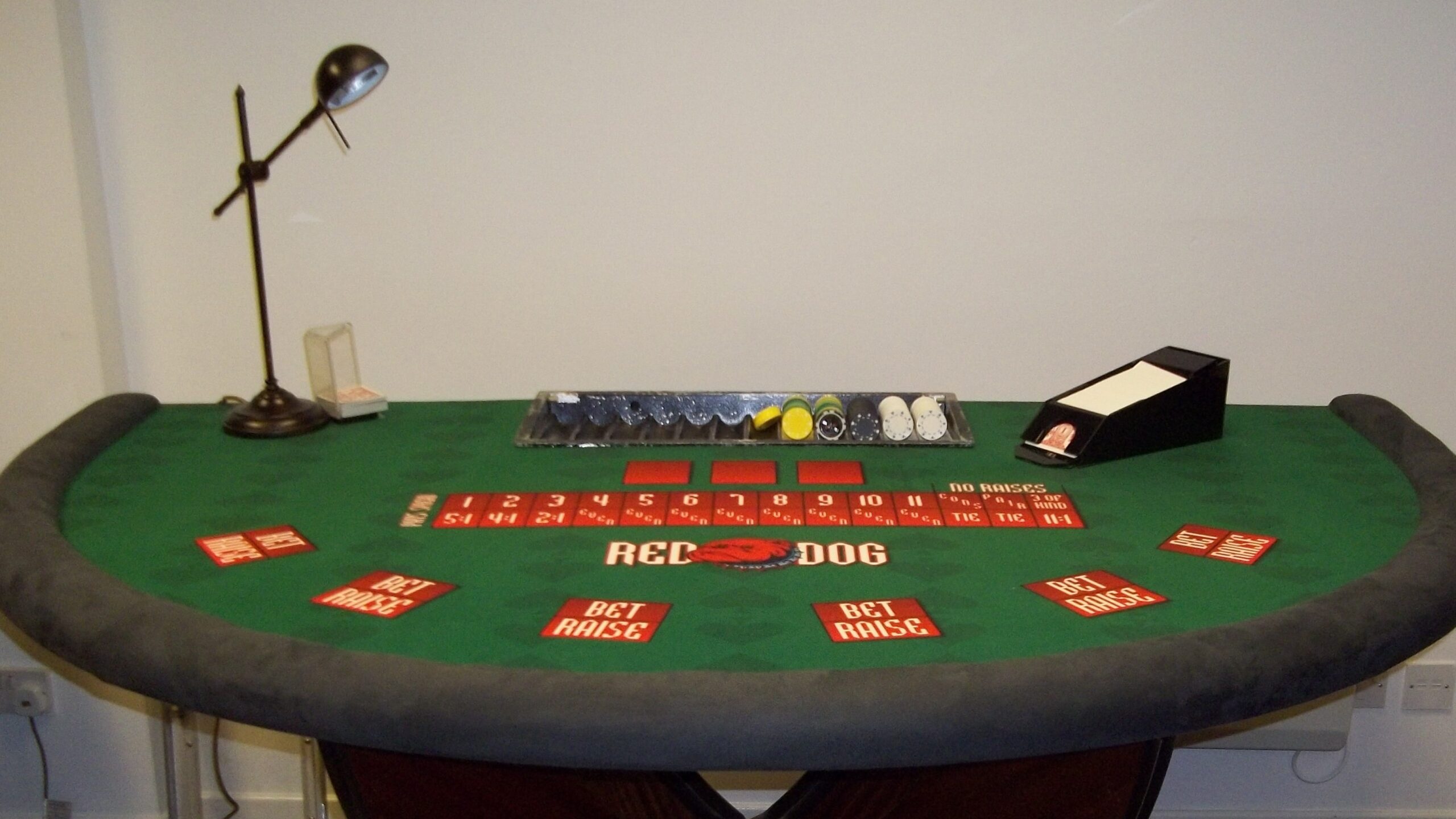Les jeux de table méconnus : Pai Gow Poker, Red Dog, et plus encore